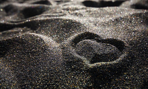 Черный вулканический песок